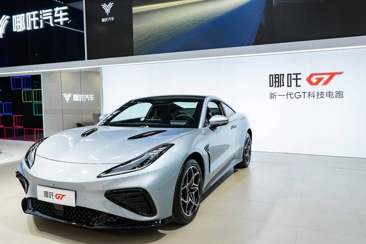 东莞企石镇弘凌裕企业管理咨询哪吒汽车在智能汽车领域的表现，领途汽车在新能源汽车市场中的影响力